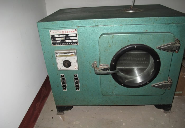 電熱恒溫幹燥箱